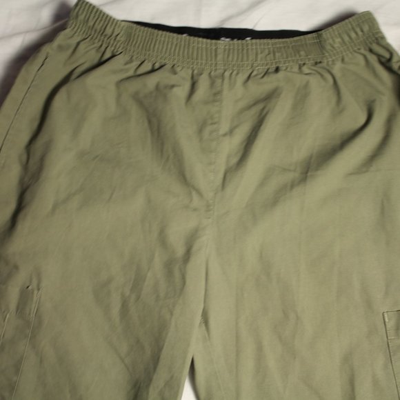 green scrubs pants - Picture 3 of 7